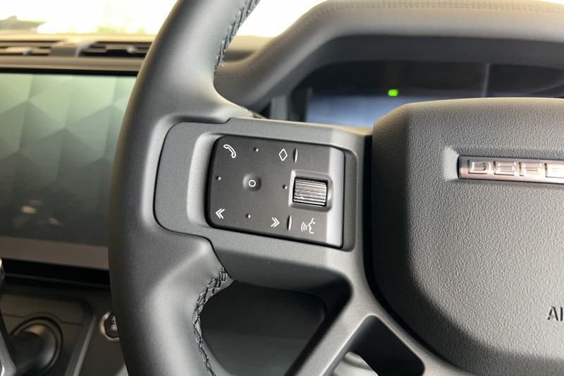  LAND ROVER DEFENDER 3.0 D250 X-Dynamic SE 110 5dr Auto 5861440