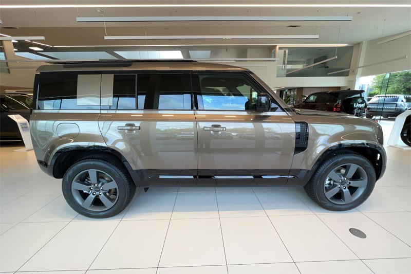  LAND ROVER DEFENDER 3.0 D250 X-Dynamic SE 110 5dr Auto 5861424