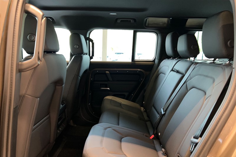  LAND ROVER DEFENDER 3.0 D250 X-Dynamic SE 110 5dr Auto 5861423