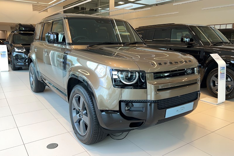 LAND ROVER DEFENDER