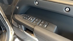 LAND ROVER DEFENDER 3.0 D250 X-Dynamic SE 110 5dr Auto 5861433