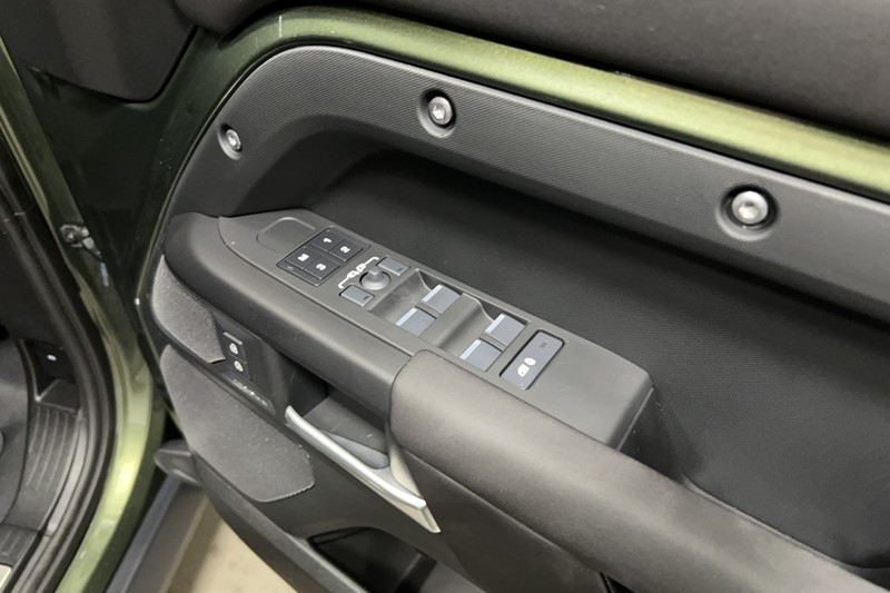 LAND ROVER DEFENDER 3.0 D250 X-Dynamic SE 110 5dr Auto 5732225