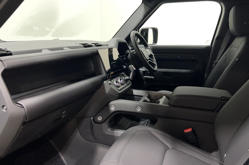  LAND ROVER DEFENDER 3.0 D250 X-Dynamic SE 110 5dr Auto 5732244