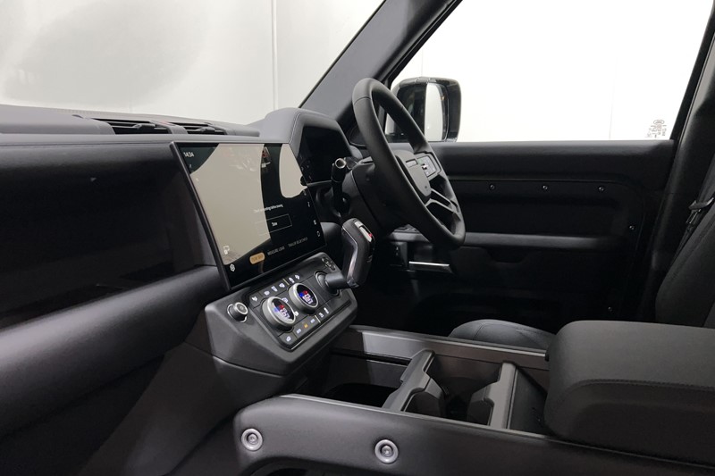  LAND ROVER DEFENDER 3.0 D250 X-Dynamic SE 110 5dr Auto 5732245