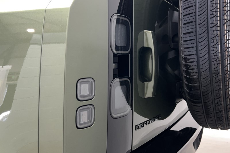  LAND ROVER DEFENDER 3.0 D250 X-Dynamic SE 110 5dr Auto 5732254