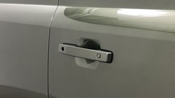 LAND ROVER DEFENDER 3.0 D250 X-Dynamic SE 110 5dr Auto 5732259