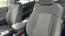 2025 (75) KIA SPORTAGE 1.6T GDi HEV Pure 5dr Auto 5568941