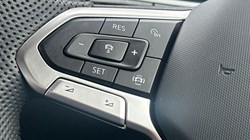 2025 (75) VOLKSWAGEN T-ROC 1.5 TSI R-Line 5dr 5555082