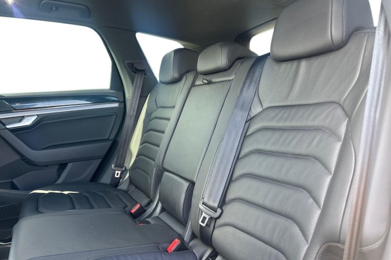 2023 (23) VOLKSWAGEN TOUAREG 3.0 V6 TDI 4Motion R-Line 5dr Tip Auto 5589192