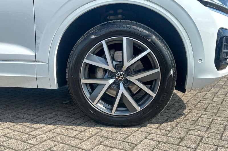 2023 (23) VOLKSWAGEN TOUAREG 3.0 V6 TDI 4Motion R-Line 5dr Tip Auto 5589189