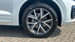 2023 (23) VOLKSWAGEN TOUAREG 3.0 V6 TDI 4Motion R-Line 5dr Tip Auto 5589189