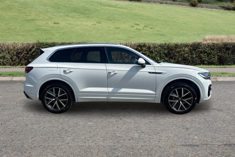 2023 (23) VOLKSWAGEN TOUAREG 3.0 V6 TDI 4Motion R-Line 5dr Tip Auto 5589188