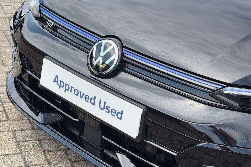 2025 (75) VOLKSWAGEN GOLF 2.0 TSI 333 R 4Motion 5dr DSG 5621402