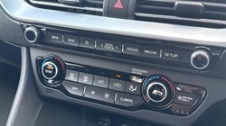 2020 (20) KIA NIRO 1.6 GDi Hybrid 3 5dr DCT 5759624