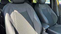 2026 (26) VOLKSWAGEN T-ROC 1.5 eTSI 150 R-Line 5dr DSG 5642837