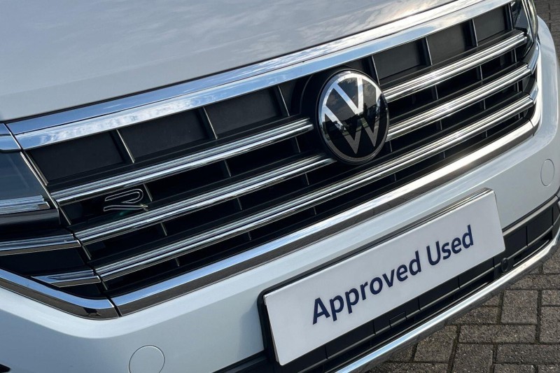 2022 (22) VOLKSWAGEN TOUAREG 3.0 V6 TDI 4Motion R-Line 5dr Tip Auto 5700902
