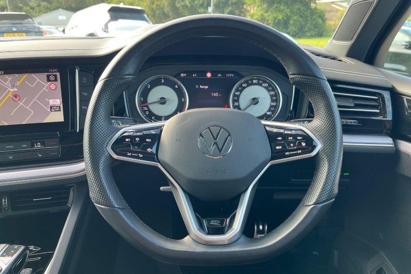 2022 (22) VOLKSWAGEN TOUAREG 3.0 V6 TDI 4Motion R-Line 5dr Tip Auto 5700885