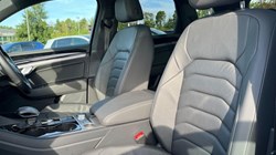 2022 (22) VOLKSWAGEN TOUAREG 3.0 V6 TDI 4Motion R-Line 5dr Tip Auto 5700897
