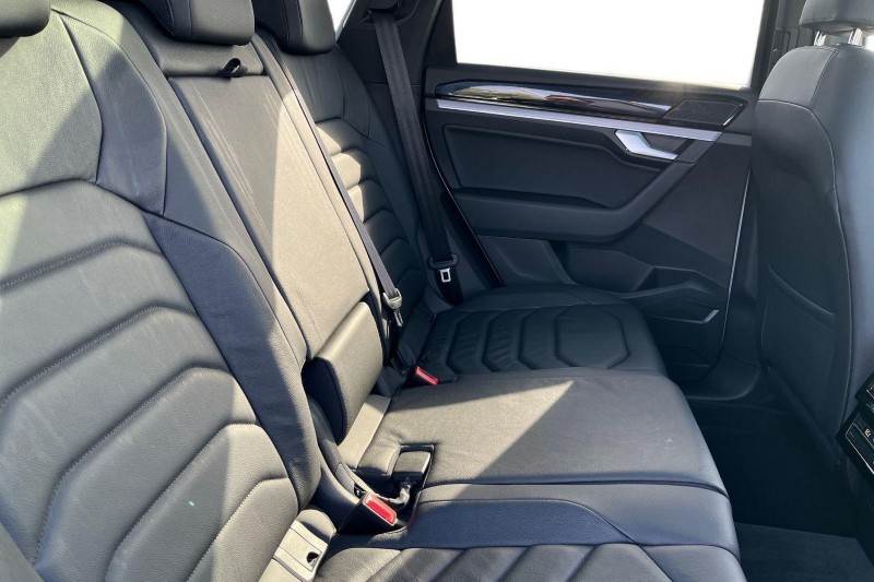 2022 (22) VOLKSWAGEN TOUAREG 3.0 V6 TDI 4Motion R-Line 5dr Tip Auto 5700874