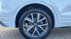 2022 (22) VOLKSWAGEN TOUAREG 3.0 V6 TDI 4Motion R-Line 5dr Tip Auto 5700871