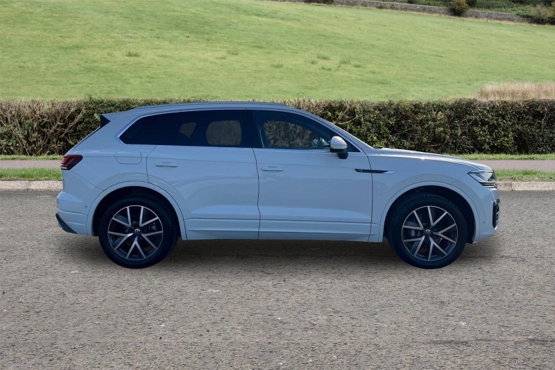 2022 (22) VOLKSWAGEN TOUAREG 3.0 V6 TDI 4Motion R-Line 5dr Tip Auto 5700870