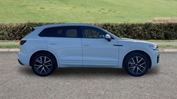 2022 (22) VOLKSWAGEN TOUAREG 3.0 V6 TDI 4Motion R-Line 5dr Tip Auto 5700870