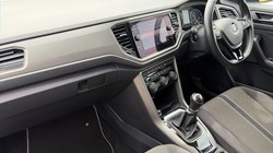 2020 (20) VOLKSWAGEN T-ROC 1.5 TSI EVO Design 5dr 1