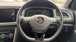 2020 (20) VOLKSWAGEN T-ROC 1.5 TSI EVO Design 5dr 5646150