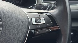 2020 (20) VOLKSWAGEN T-ROC 1.5 TSI EVO Design 5dr 5646152