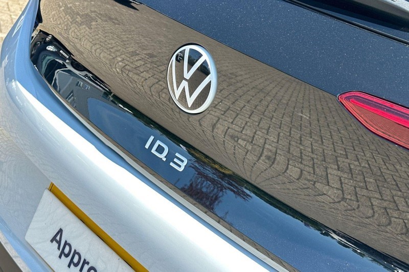 2023 (73) VOLKSWAGEN ID.3 150kW Life Pro Performance 58kWh 5dr Auto 5657714