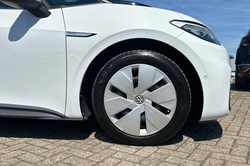 2023 (73) VOLKSWAGEN ID.3 150kW Life Pro Performance 58kWh 5dr Auto 5657681