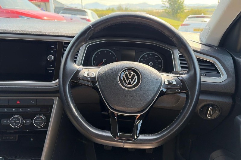2020 (70) VOLKSWAGEN T-ROC 1.5 TSI EVO SE 5dr 5702202