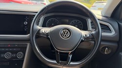 2020 (70) VOLKSWAGEN T-ROC 1.5 TSI EVO SE 5dr 5702202