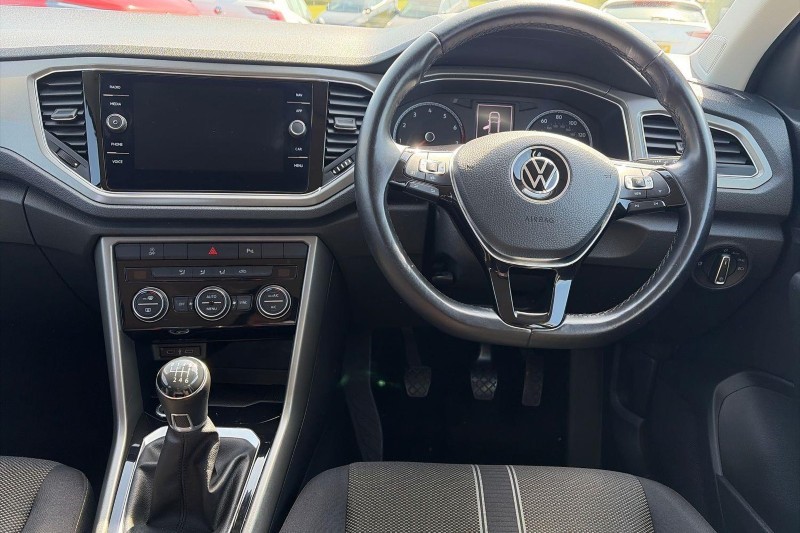 2020 (70) VOLKSWAGEN T-ROC 1.5 TSI EVO SE 5dr 5702206