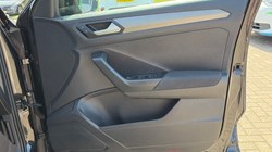 2020 (70) VOLKSWAGEN T-ROC 1.5 TSI EVO SE 5dr 5702196