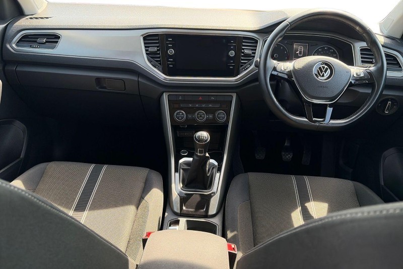 2020 (70) VOLKSWAGEN T-ROC 1.5 TSI EVO SE 5dr 5702195