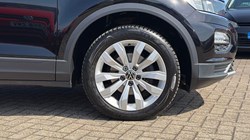 2020 (70) VOLKSWAGEN T-ROC 1.5 TSI EVO SE 5dr 5702189