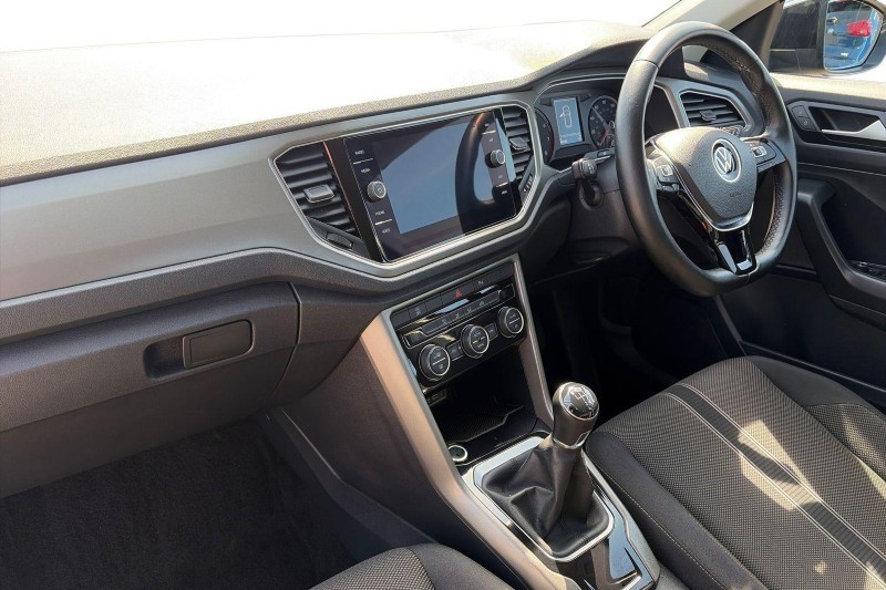 2020 (70) VOLKSWAGEN T-ROC 1.5 TSI EVO SE 5dr 5702186