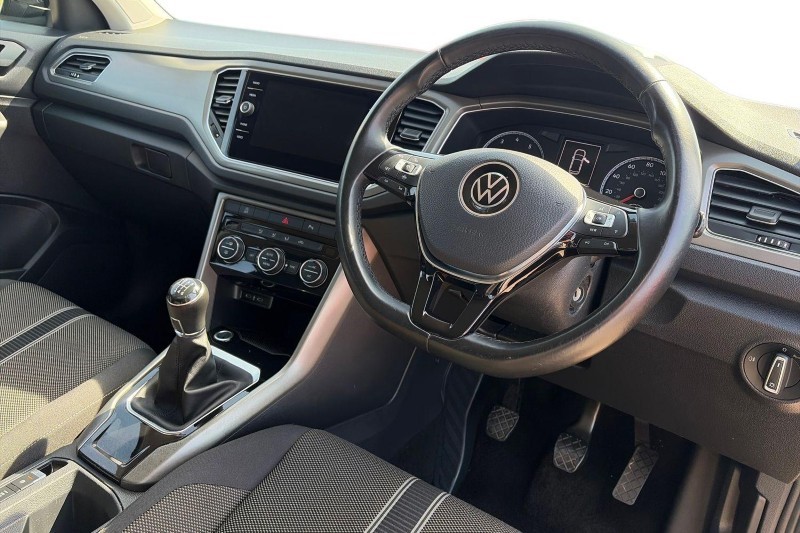 2020 (70) VOLKSWAGEN T-ROC 1.5 TSI EVO SE 5dr 5702190