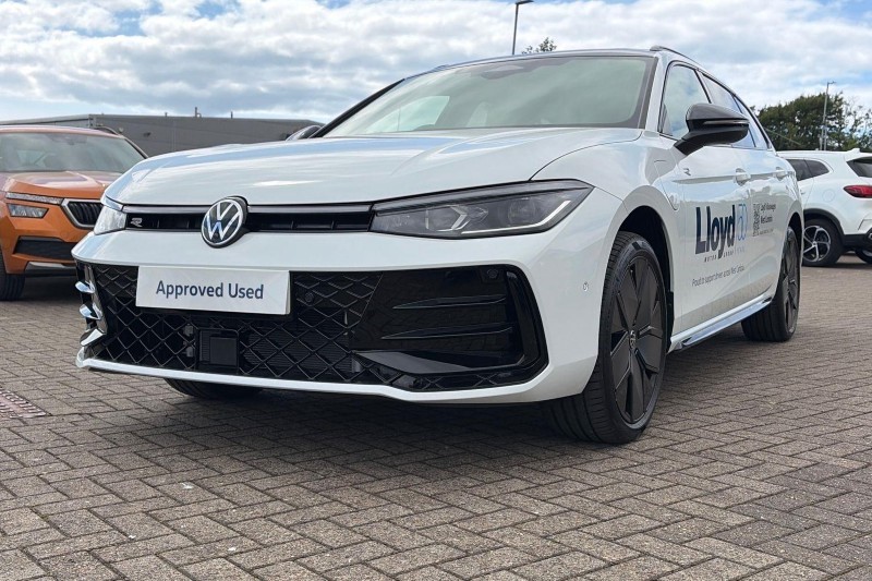 2026 (26) VOLKSWAGEN PASSAT 1.5 TSI eHybrid 272 Black Edition 5dr DSG 5689101