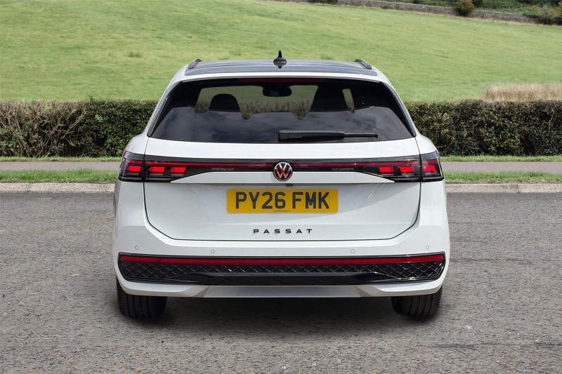 2026 (26) VOLKSWAGEN PASSAT 1.5 TSI eHybrid 272 Black Edition 5dr DSG 5689070