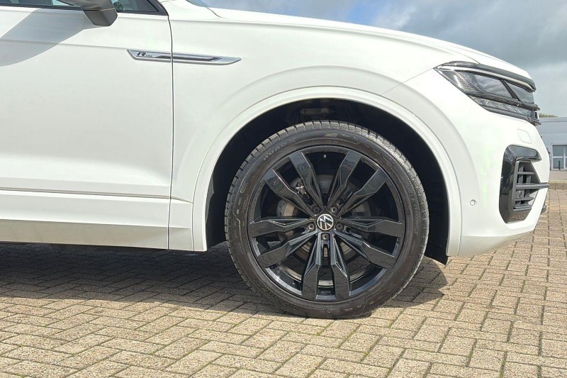 2021 (21) VOLKSWAGEN TOUAREG 3.0 V6 TDI 4Motion Black Edition 5dr Tip Auto 5781799
