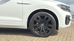 2021 (21) VOLKSWAGEN TOUAREG 3.0 V6 TDI 4Motion Black Edition 5dr Tip Auto 5781799