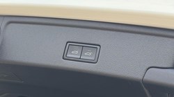 2021 (21) VOLKSWAGEN TOUAREG 3.0 V6 TDI 4Motion Black Edition 5dr Tip Auto 5781829