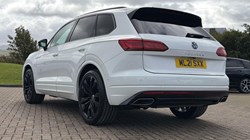 2021 (21) VOLKSWAGEN TOUAREG 3.0 V6 TDI 4Motion Black Edition 5dr Tip Auto 5781835