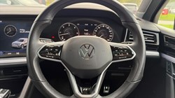 2021 (21) VOLKSWAGEN TOUAREG 3.0 V6 TDI 4Motion Black Edition 5dr Tip Auto 5781813