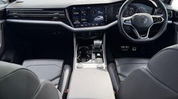 2021 (21) VOLKSWAGEN TOUAREG 3.0 V6 TDI 4Motion Black Edition 5dr Tip Auto 5781805