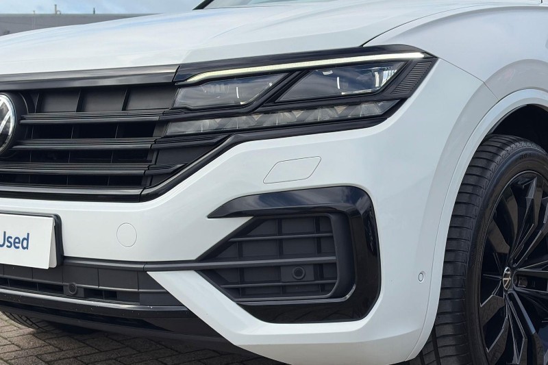2021 (21) VOLKSWAGEN TOUAREG 3.0 V6 TDI 4Motion Black Edition 5dr Tip Auto 5781831