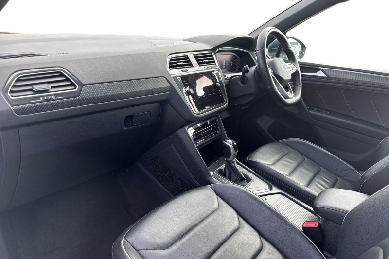 2024 (24) VOLKSWAGEN TIGUAN 2.0 TDI R-Line Edition 5dr DSG 1
