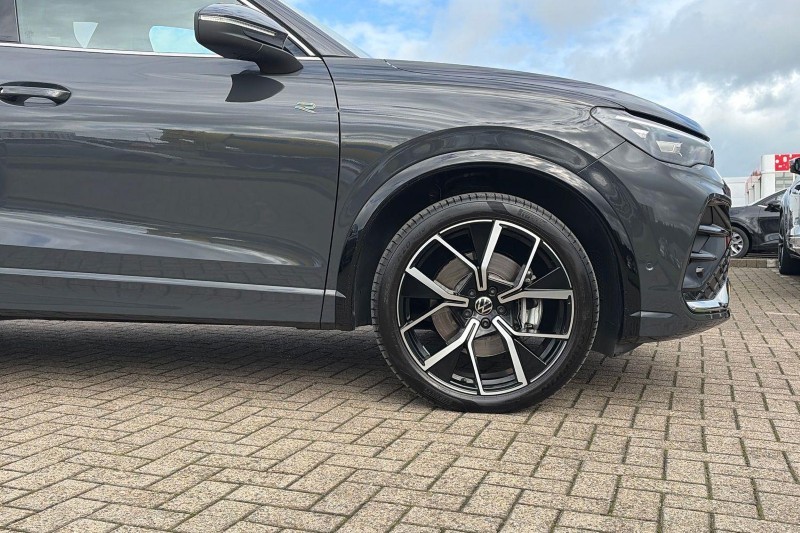 2025 (25) VOLKSWAGEN TIGUAN 2.0 TDI R-Line 5dr DSG 5922477